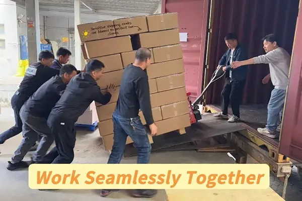 Αποτελεσματική φόρτωση—Ένα δοχείο 40HQ με χάρτινα κουτιά περιποίησης δέρματος